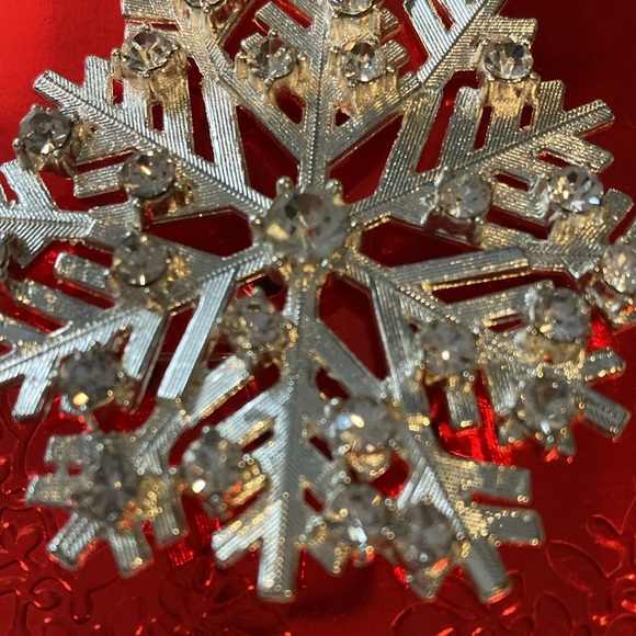 Large Snowflake Silver Crystal Pin Brooch 2” - Picture 3 of 5